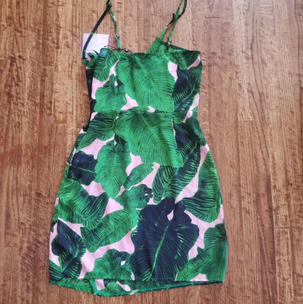 Missguided Tropical Cami Twist Front Dress - Picture 4 of 9